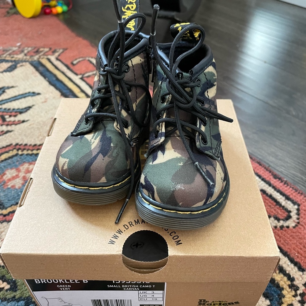 BNIB toddler Dr Martens boots